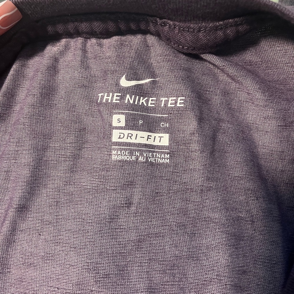 Nike tee - Picture 3 of 3